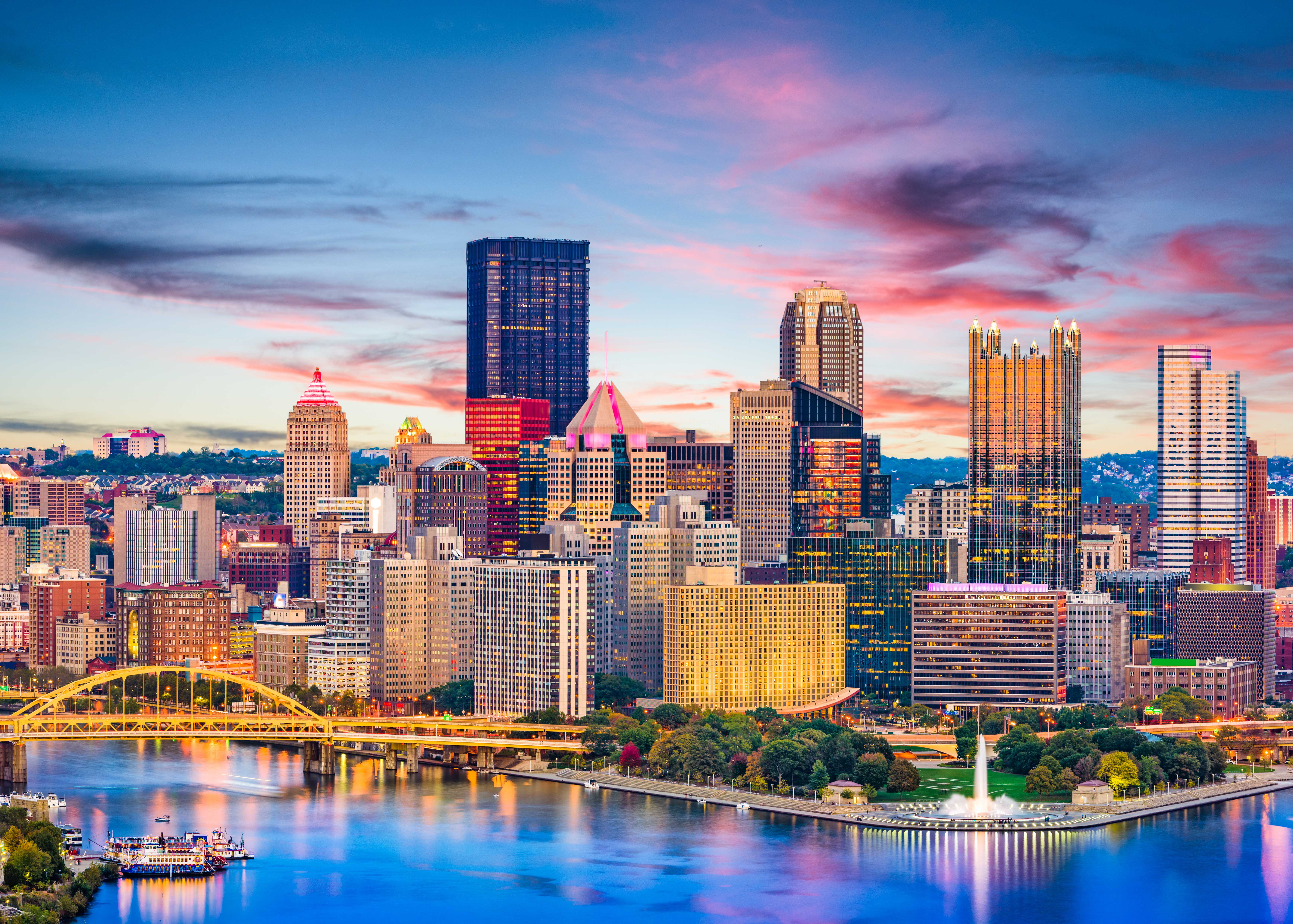 Pittsburgh, Pennsylvania, USA River and Skyline